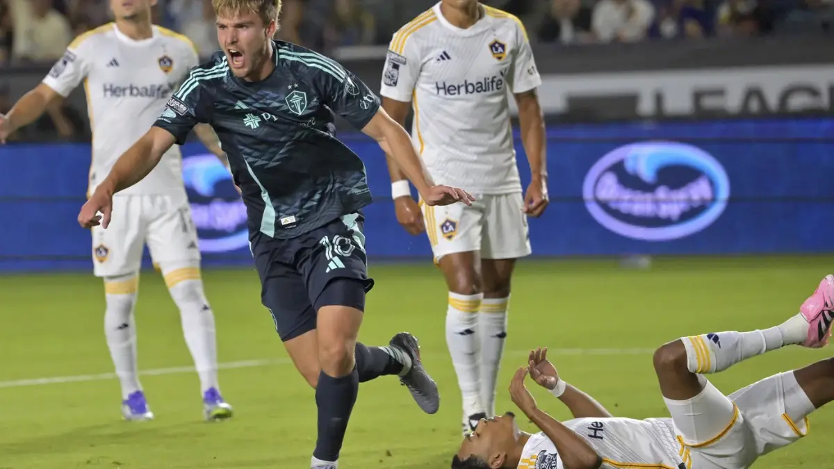 Sounders shut down LA Galaxy