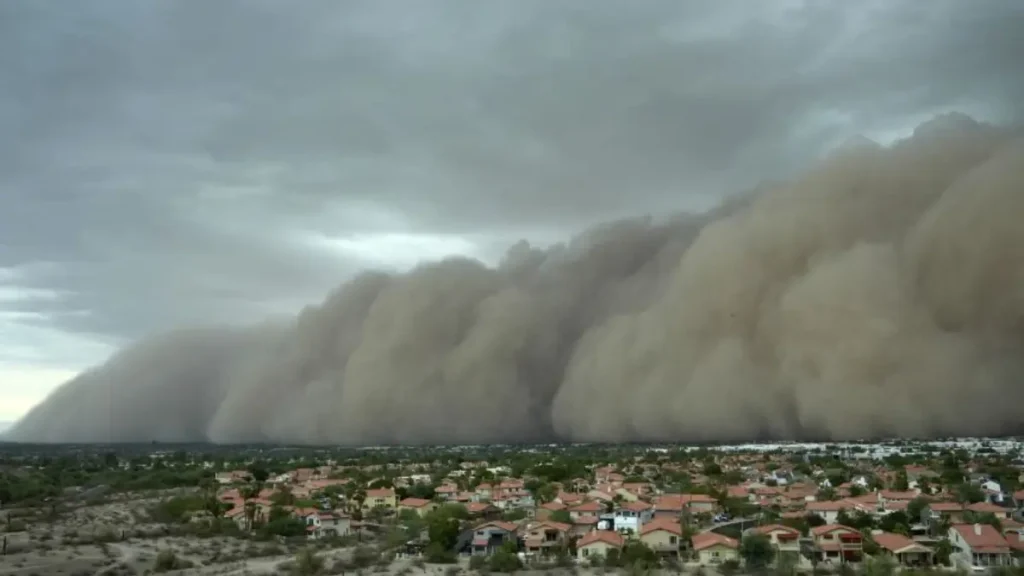 haboob slams Phoenix with dust wall