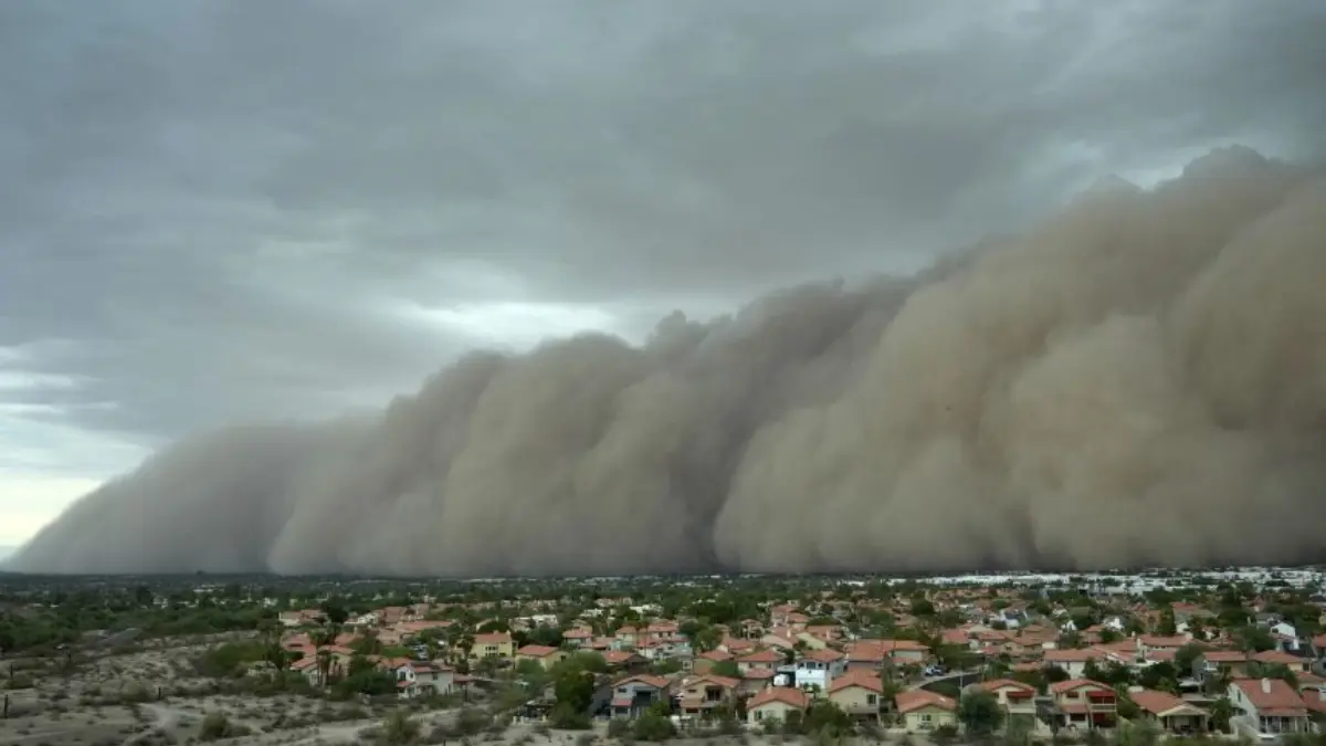 haboob slams Phoenix with dust wall