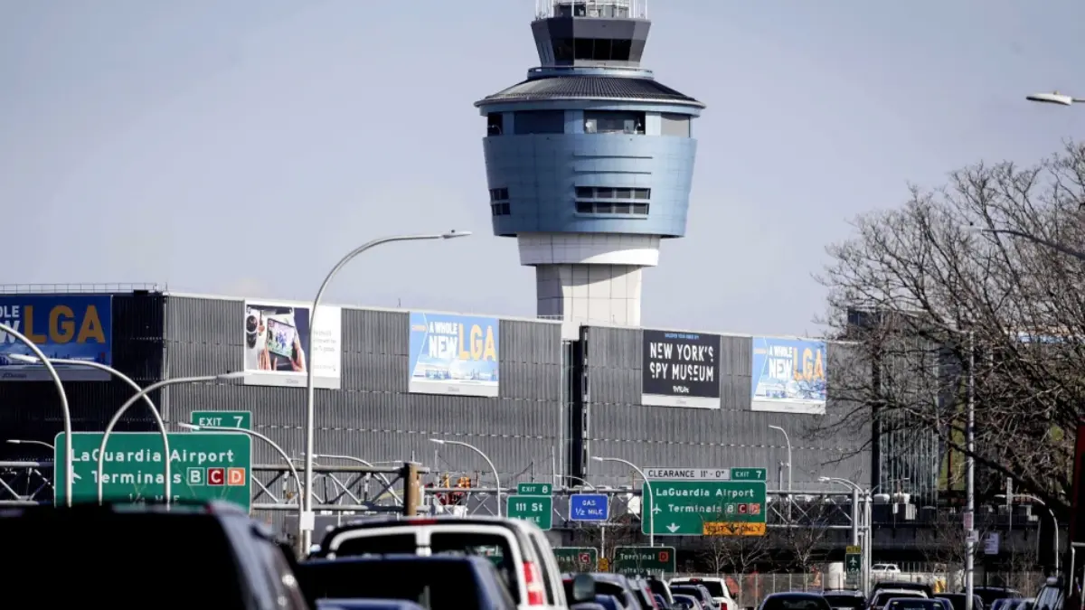 LaGuardia taxiing accident